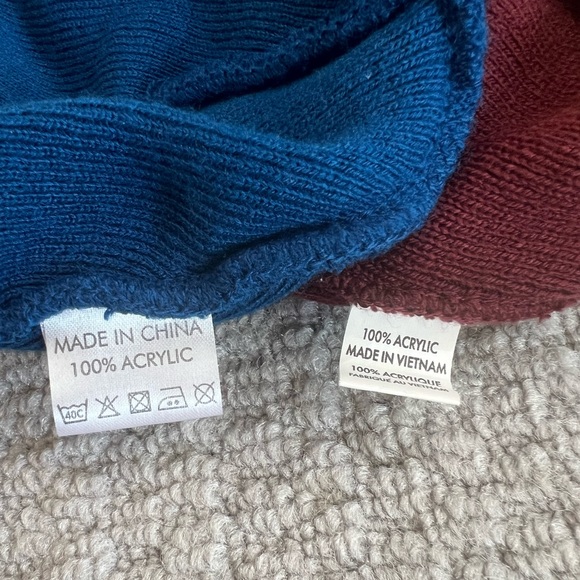 Bundle of 6 Mixed Brand Beanies Rip Curl, Manzella, and non name brand. - Picture 10 of 14